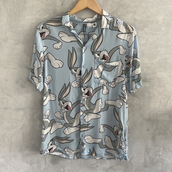 H&M Divided Busy Bunny Looney Tunes Short Sleeve Pattern Shirt, Size S - Picture 2 of 7